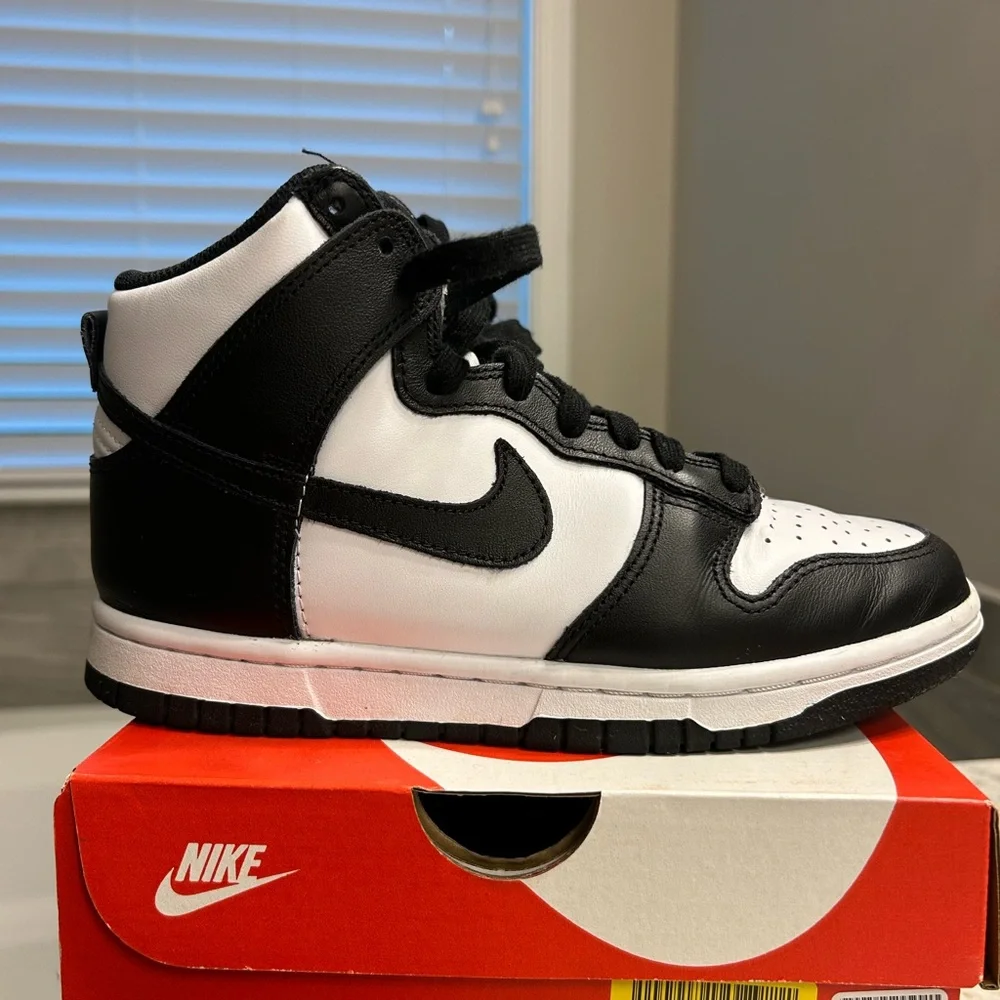 Nike Women’s Dunk High Black and White - Picture 3 of 7
